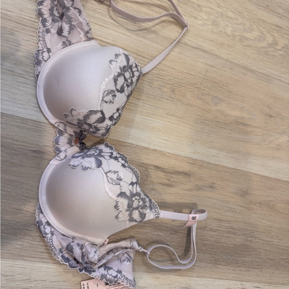 Victoria's Secret Lace Underwire Bra - Cream and Gray